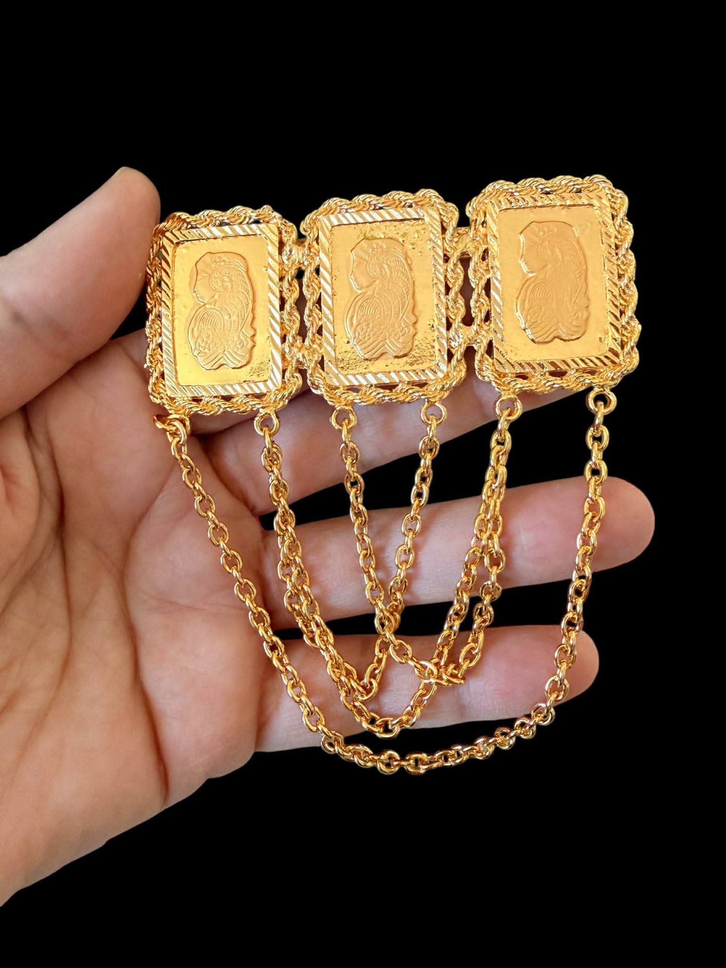 Brooch