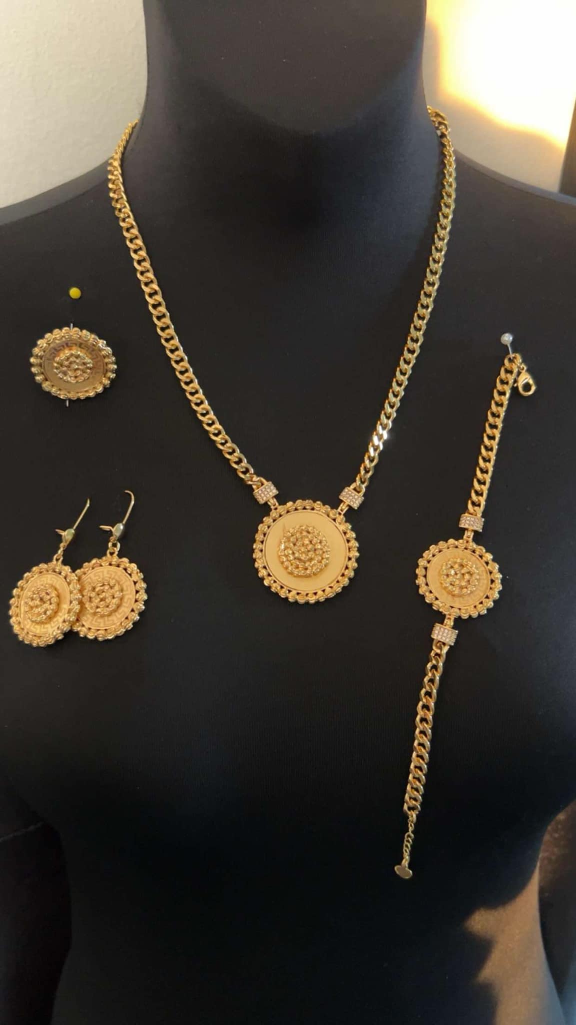 4 Pieces Gold-Plated Versace set