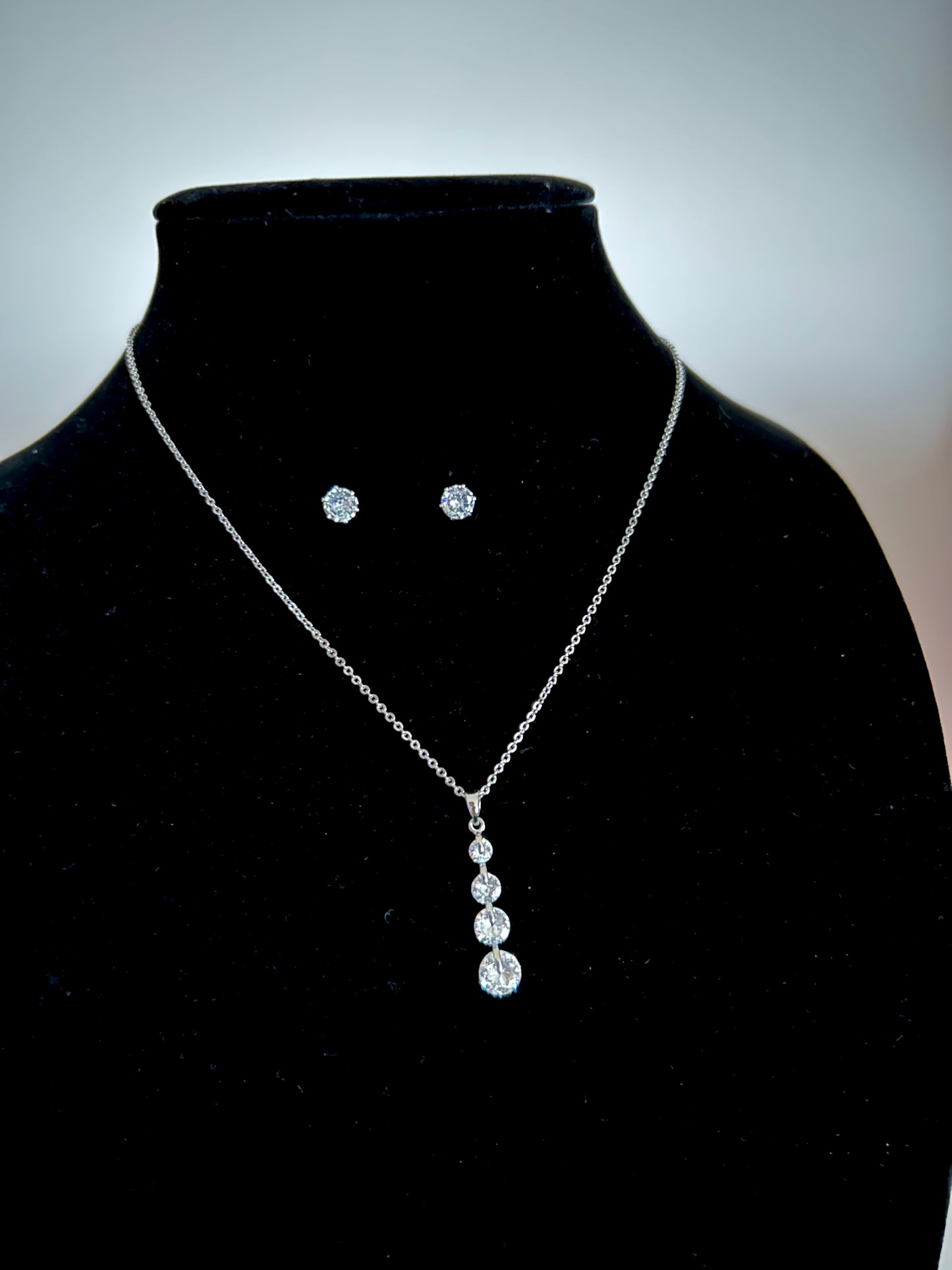 Silver necklace set