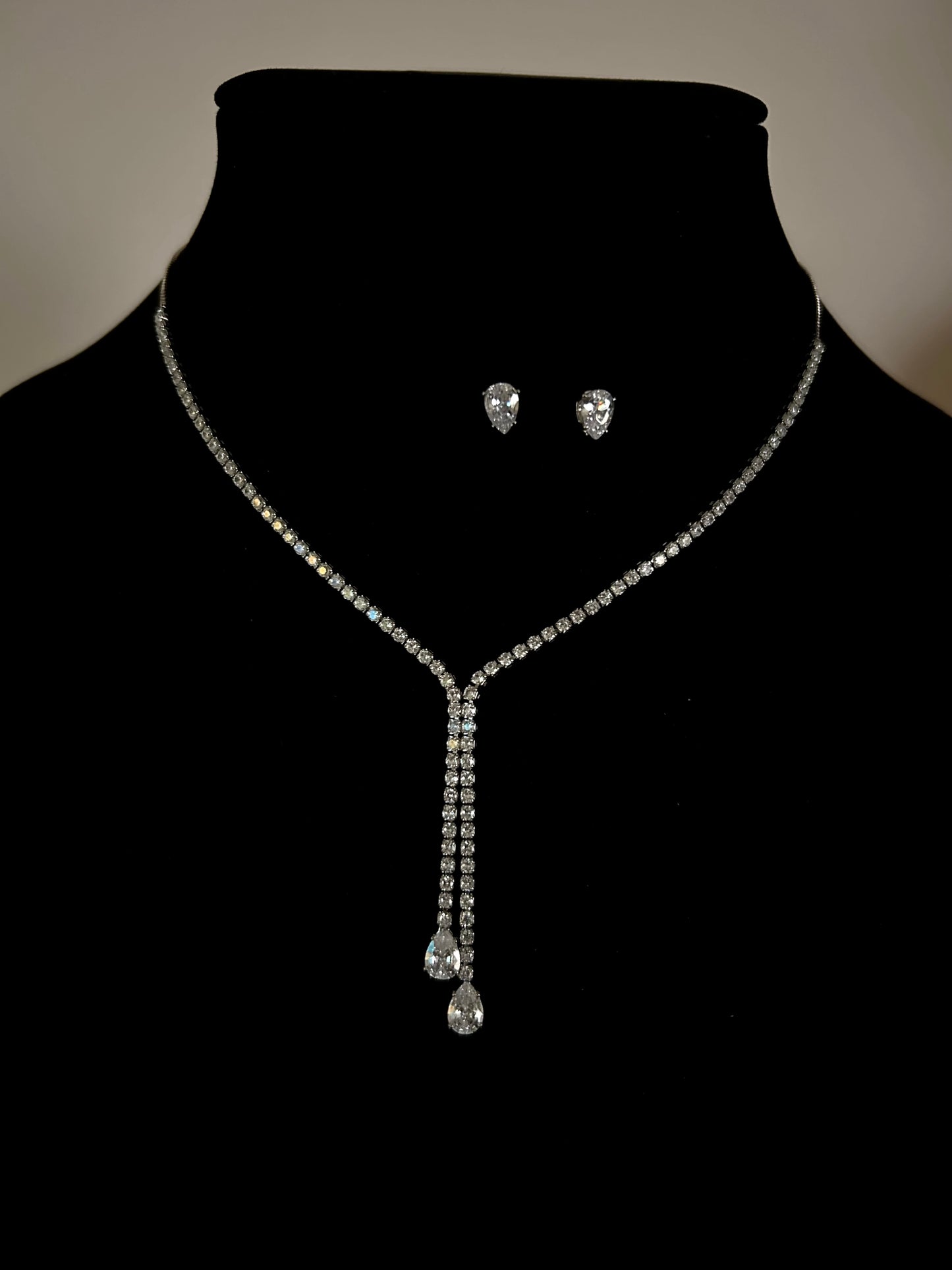 Silver necklace set